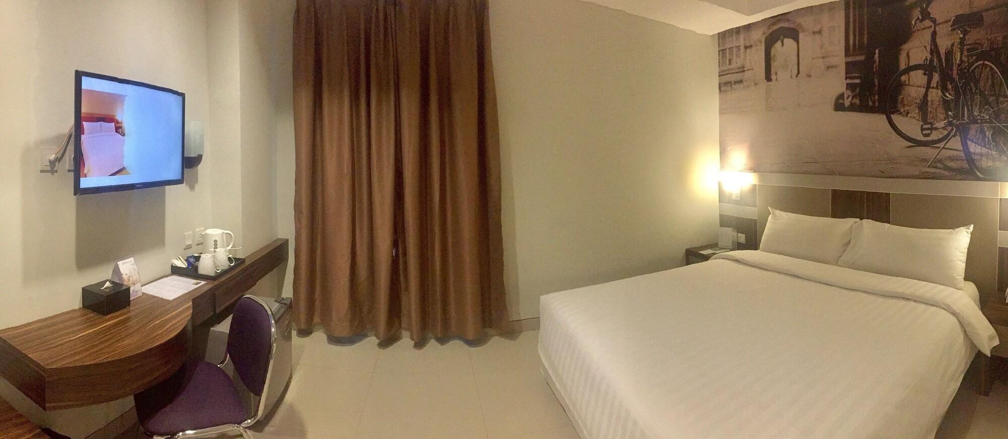 Aston Ketapang City Hotel Екстер'єр фото